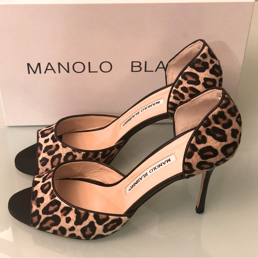 Brand New MANOLO BLAHNIK
Animal Print D'Orsay Pump in size 38.5